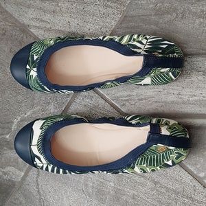 NWOT Cole Haan Palm Print Canvas Ballet Flat Size 6.5